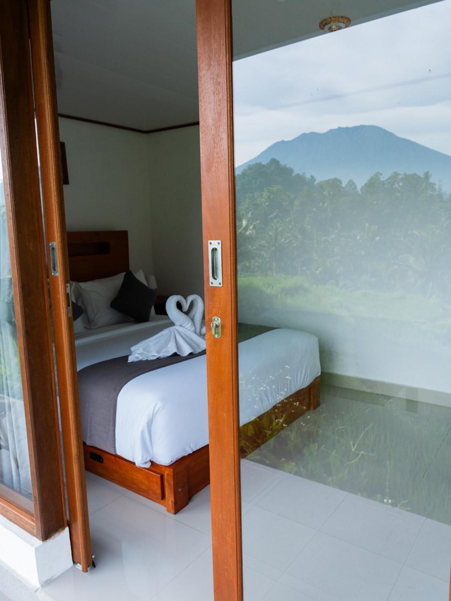 Bisbis House Iseh Village Selat Esterno foto