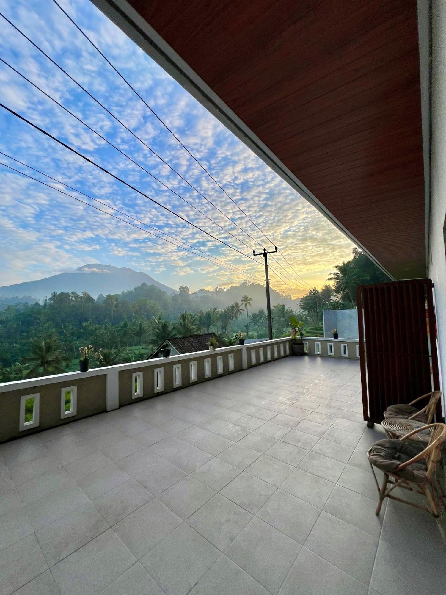 Bisbis House Iseh Village Selat Esterno foto